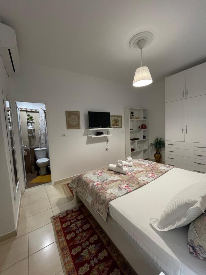Meg'S Apartment Гирокастра Экстерьер фото