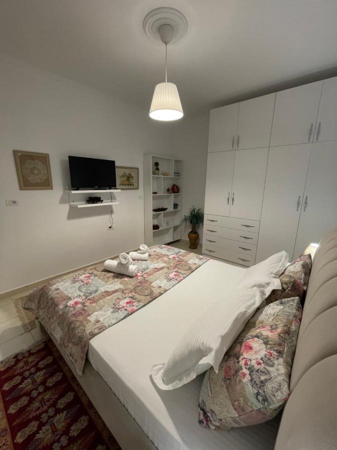 Meg'S Apartment Гирокастра Экстерьер фото